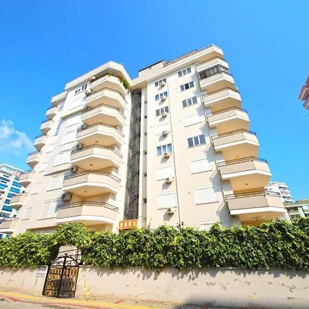 Просторная Квартира С Бассейном Apartment